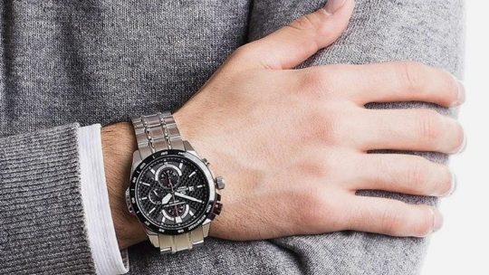 A quel bras doit on porter une montre ?